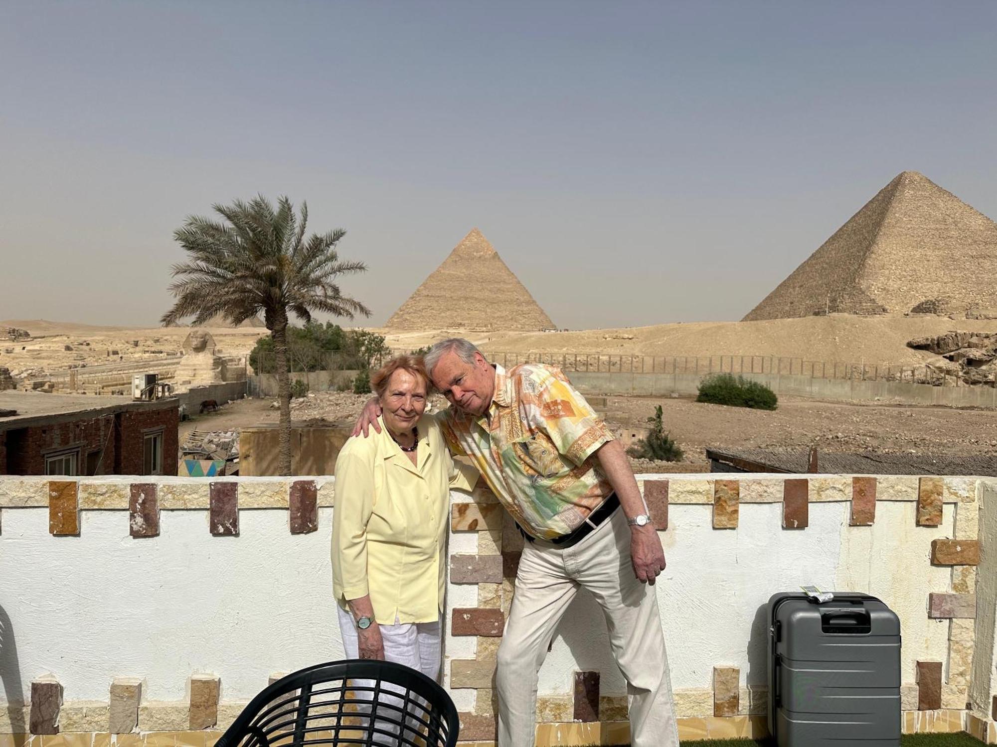Golden Scarab Pyramids Hotel Kafret el-Gabal Kültér fotó