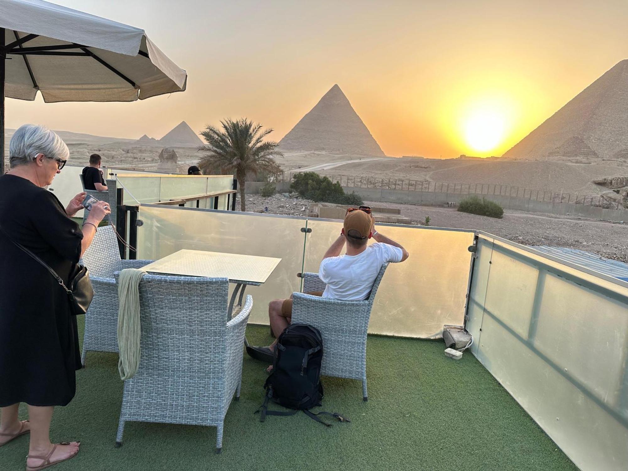 Golden Scarab Pyramids Hotel Kafret el-Gabal Kültér fotó