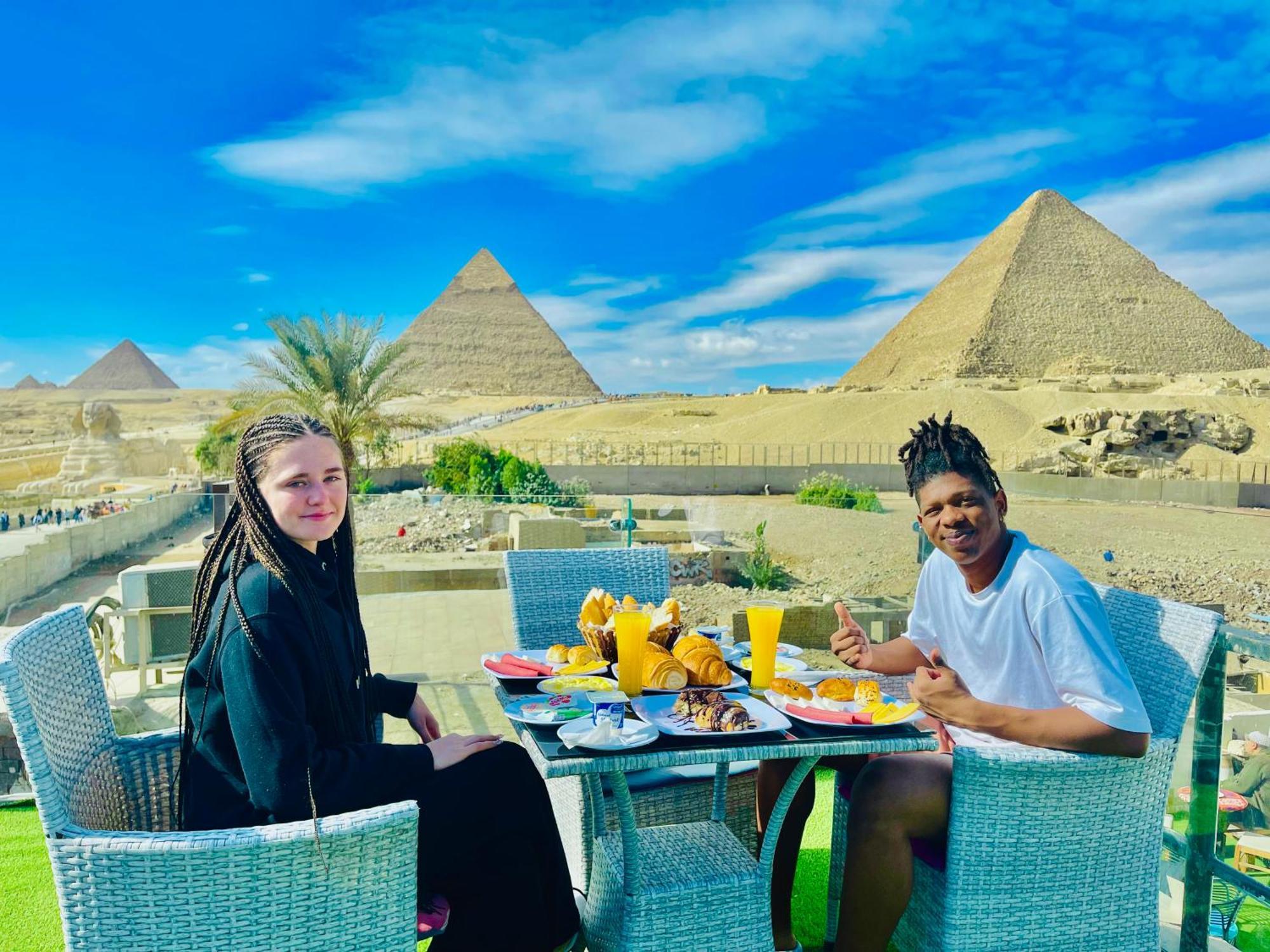 Golden Scarab Pyramids Hotel Kafret el-Gabal Kültér fotó