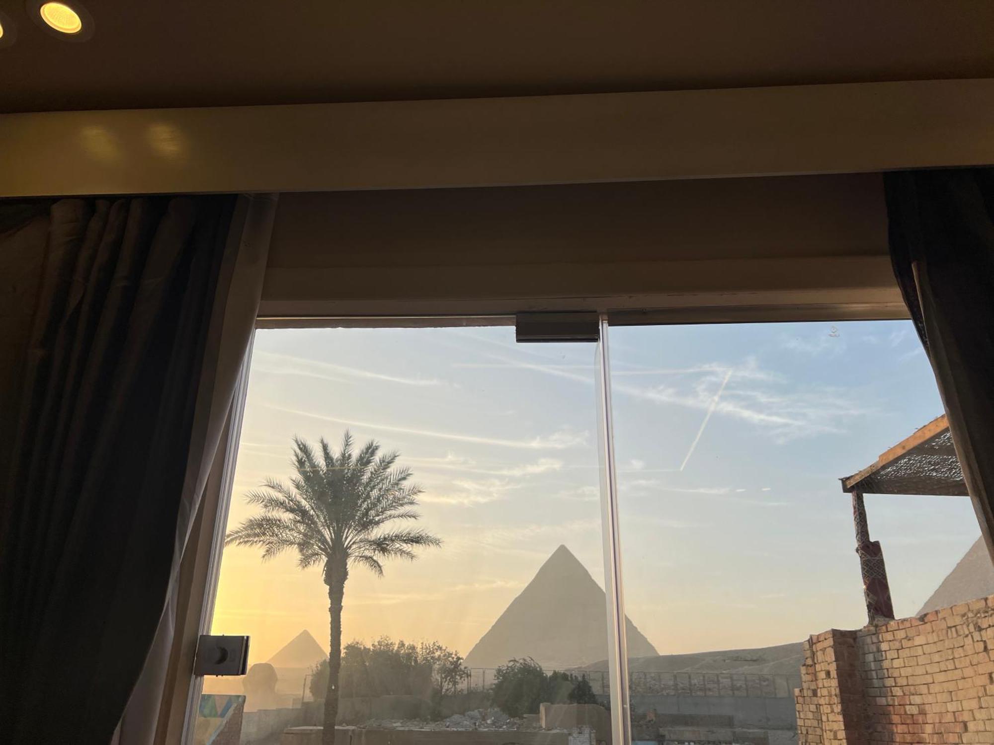 Golden Scarab Pyramids Hotel Kafret el-Gabal Kültér fotó