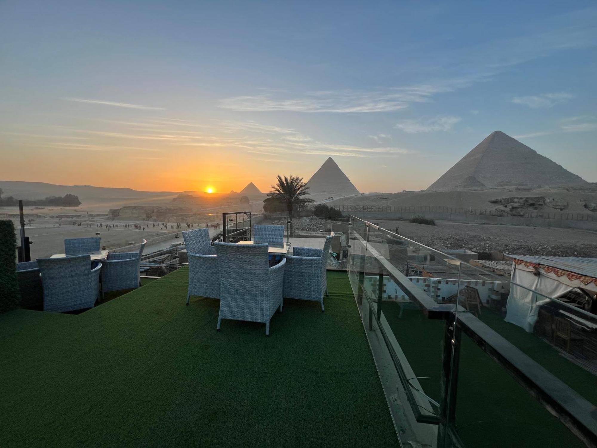 Golden Scarab Pyramids Hotel Kafret el-Gabal Kültér fotó