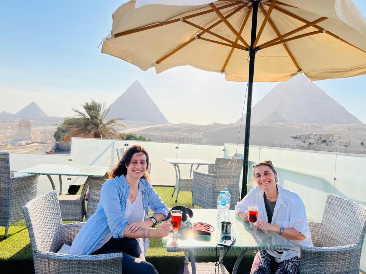 Golden Scarab Pyramids Hotel Kafret el-Gabal Kültér fotó