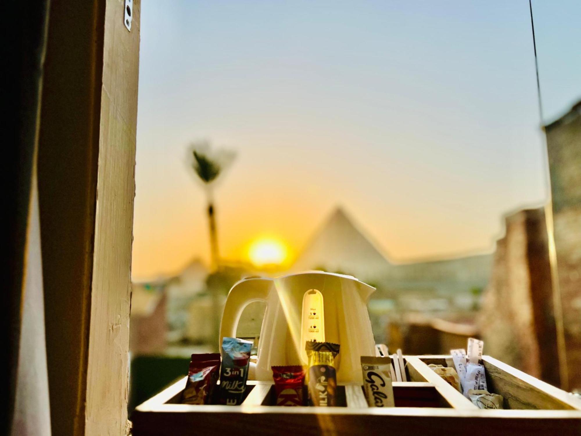 Golden Scarab Pyramids Hotel Kafret el-Gabal Kültér fotó