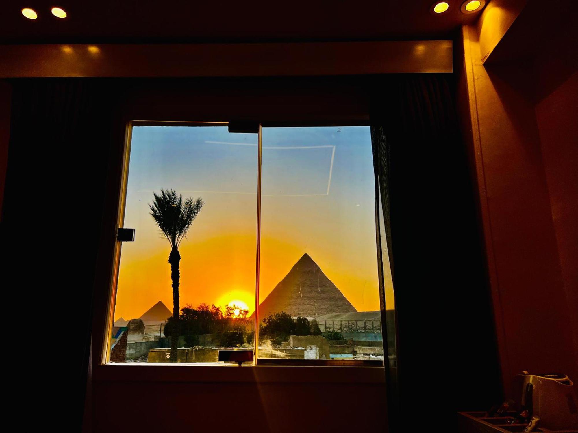 Golden Scarab Pyramids Hotel Kafret el-Gabal Kültér fotó